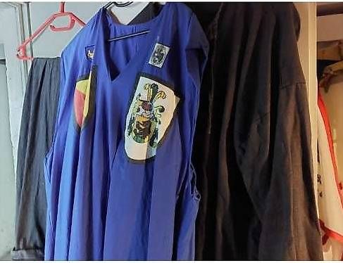 Costumi: À vendre des costumes médiévaux, – Usato da Fribourg venduto da jfbaeriswyl1 1