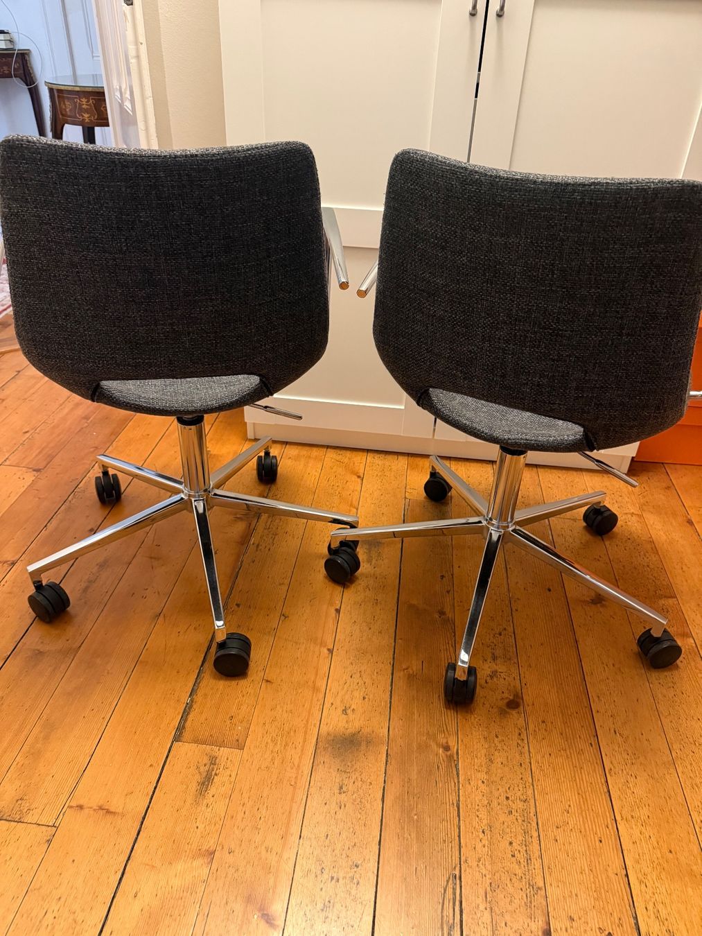 Sedie: Lot de 2 chaises de bureau design - grises, chromées – Usato da Anières venduto da sg_025 4