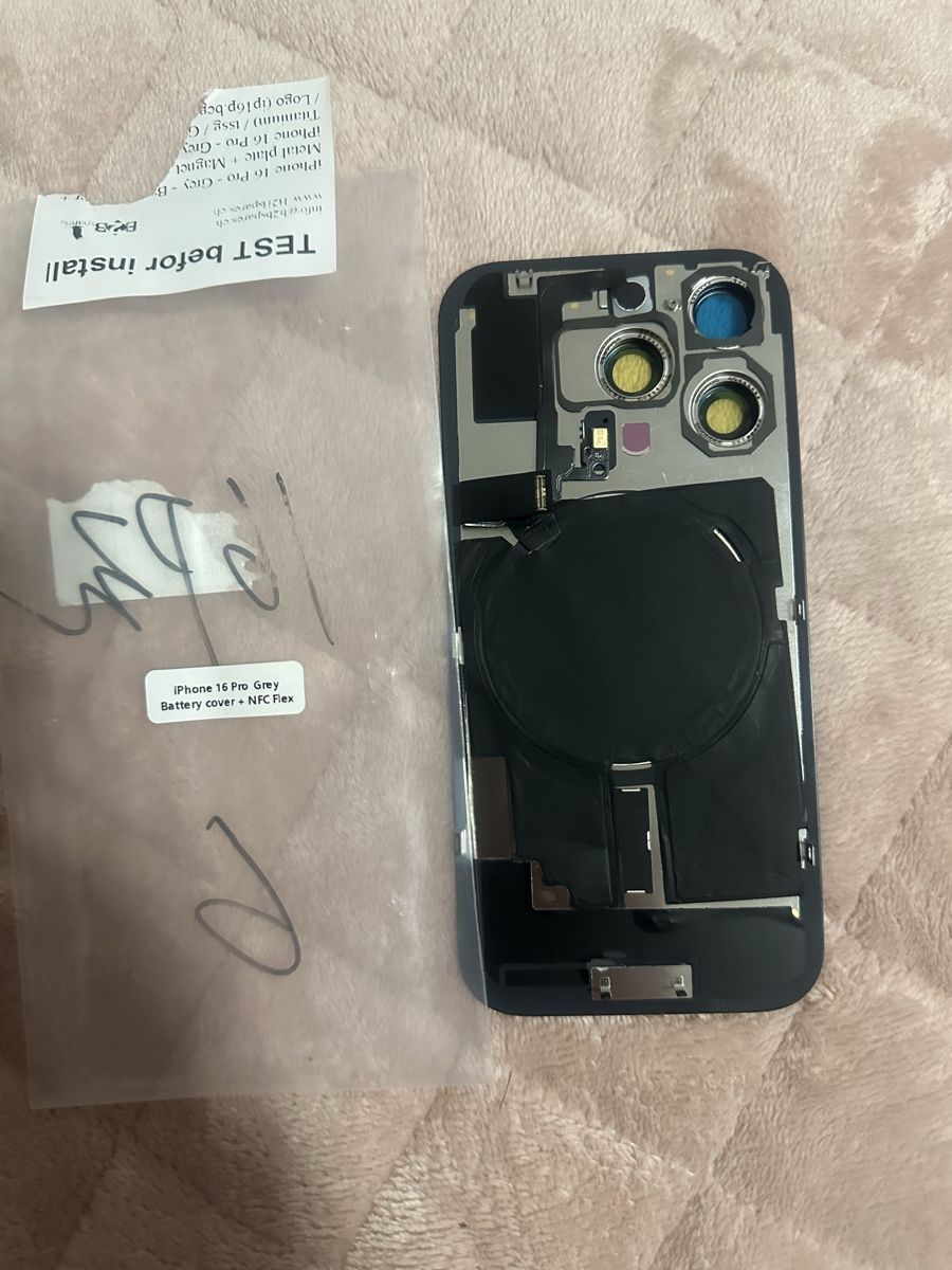 Apple Portables: Vitre arrière iPhone 16 pro  – Neuf (Voir description) à Lausanne par ram_77s8 1