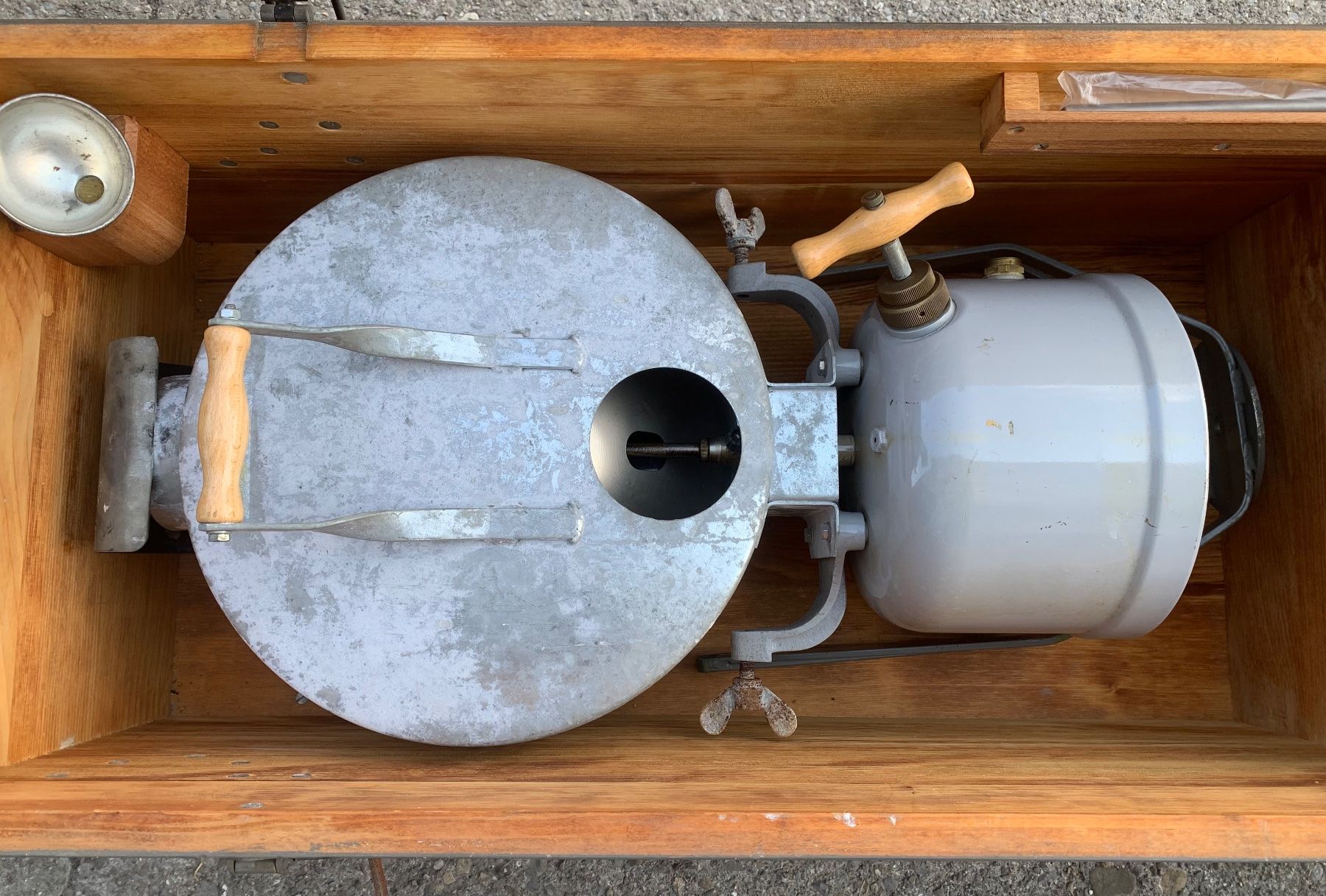 Tilley Lampes: Tilley-Scheinwerfer der CH Armee – D'occasion à Goldingen par Bergler012 2