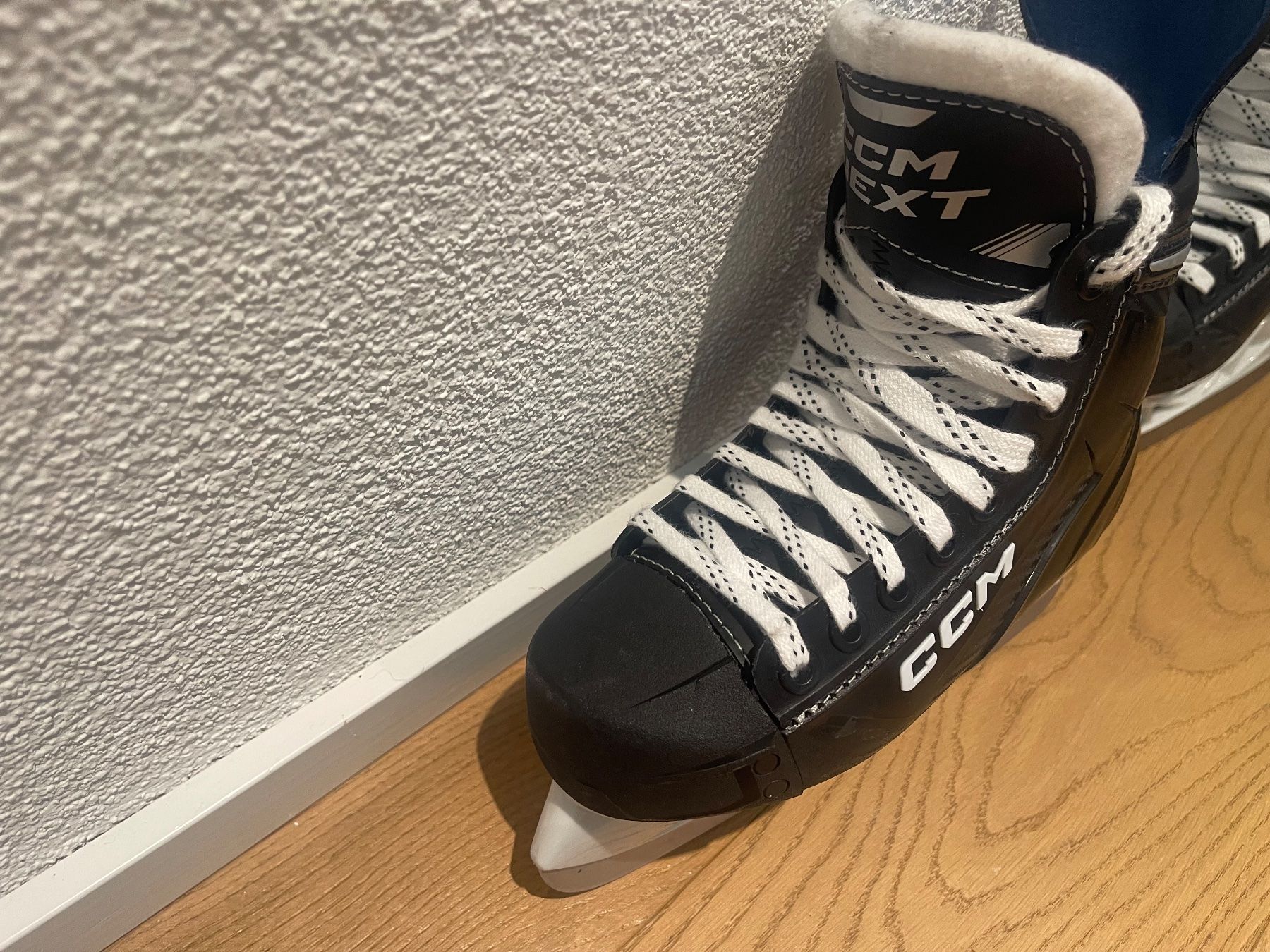 Ccm Pattini da ghiaccio: Eishockeyschlittschuhe CCM Next – Nuovo (secondo la descrizione) da Flums venduto da rggl 2