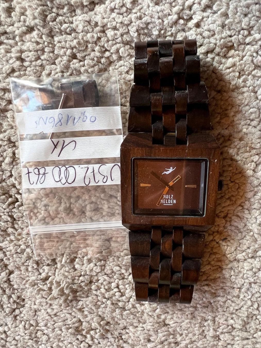 Montres: Holzuhr Holzhelden – D'occasion à Grindelwald par Himmelbett 2