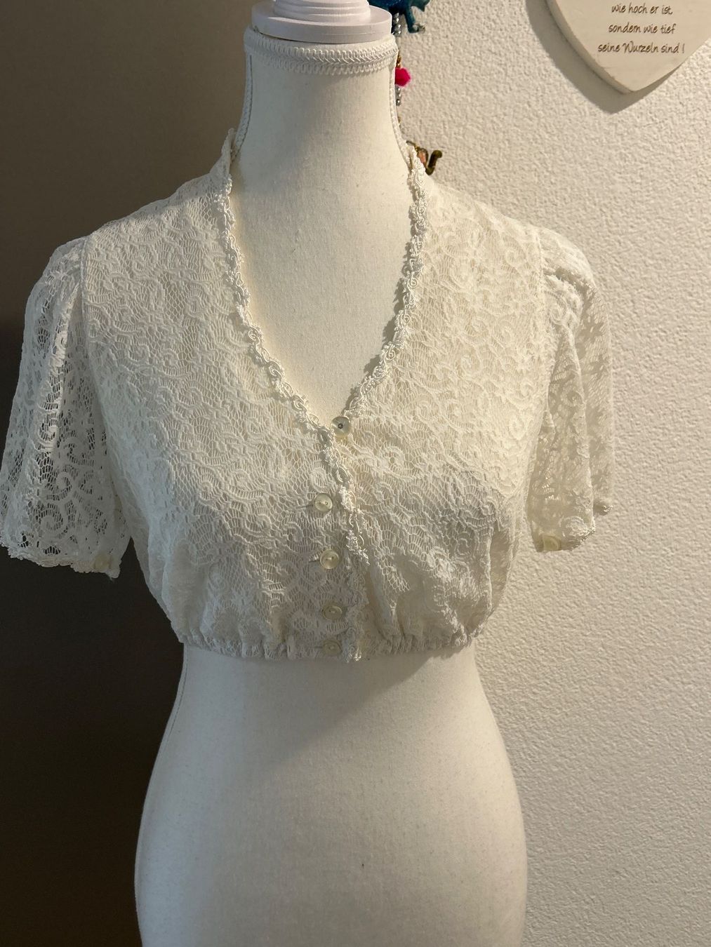 Camicette: Dirndlbluse weiss mit Spitzen von Tramontana Gr. 36 – Usato da Brunnen venduto da Nala2929
