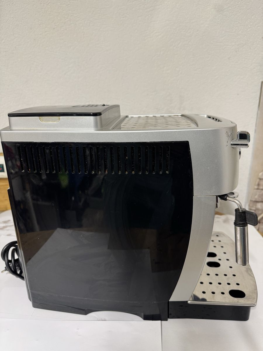 De'Longhi Macchine per caffè & Macchine per espresso: Machine à café Delonghi Magnifica – Usato da Soyhières venduto da Jura22 3