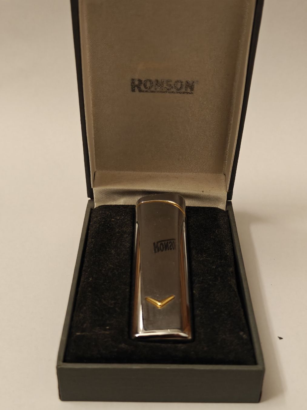 Ronson Accendini: Ronson, Feuerzeug – Nuovo (secondo la descrizione) da Stäfa venduto da Nimbin03