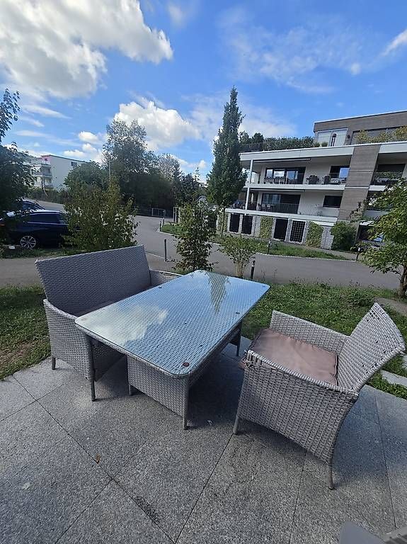 Set di tavolo e panche: Rattan Sitzplatz – Usato da Mellingen venduto da NuriMiri 3