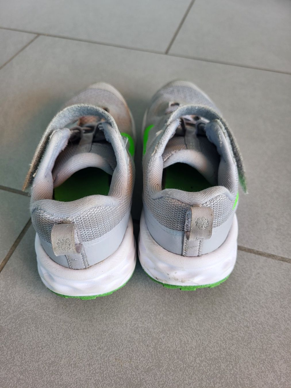 Nike Schuhe für Jungen: Nike Turnschuhe Running gr. 32 – Gebraucht aus Boswil von i12i 2