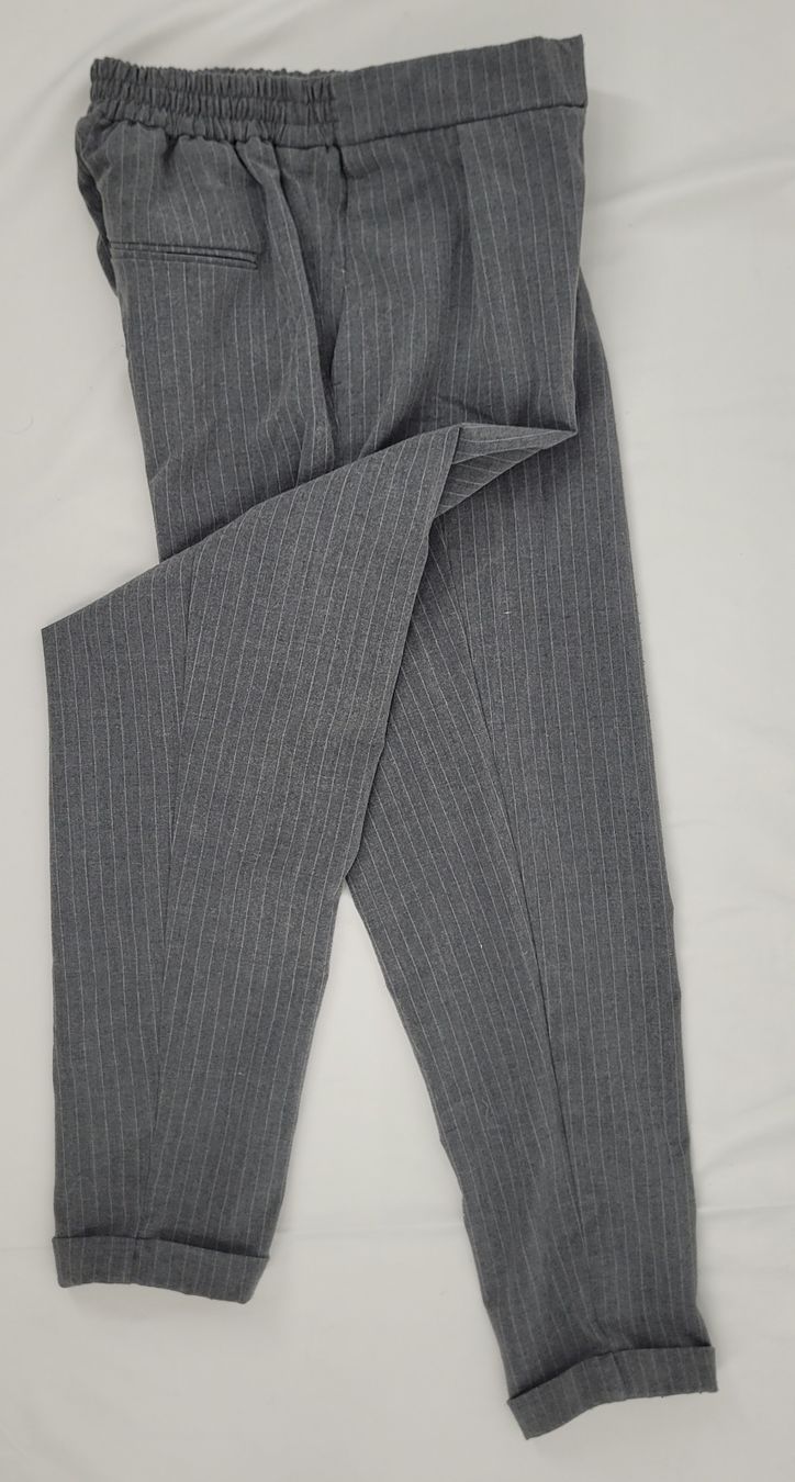 Pull&Bear Pantaloni: PULL&BEAR pantalon gris – Usato da Lausanne venduto da PlusValue_Lausanne 1