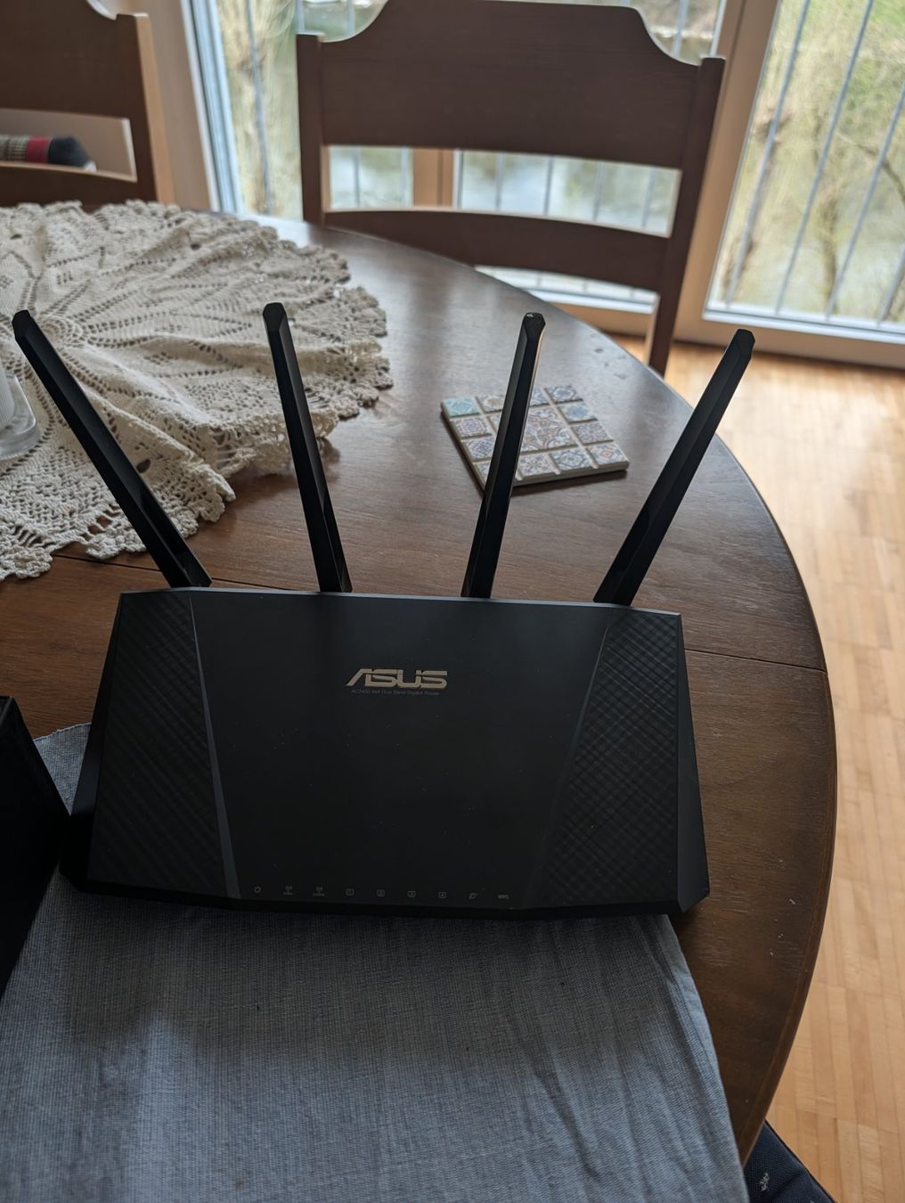 Asus Modem & Router: Asus RT-AC87U router – Usato da Zürich venduto da zuz_9qry