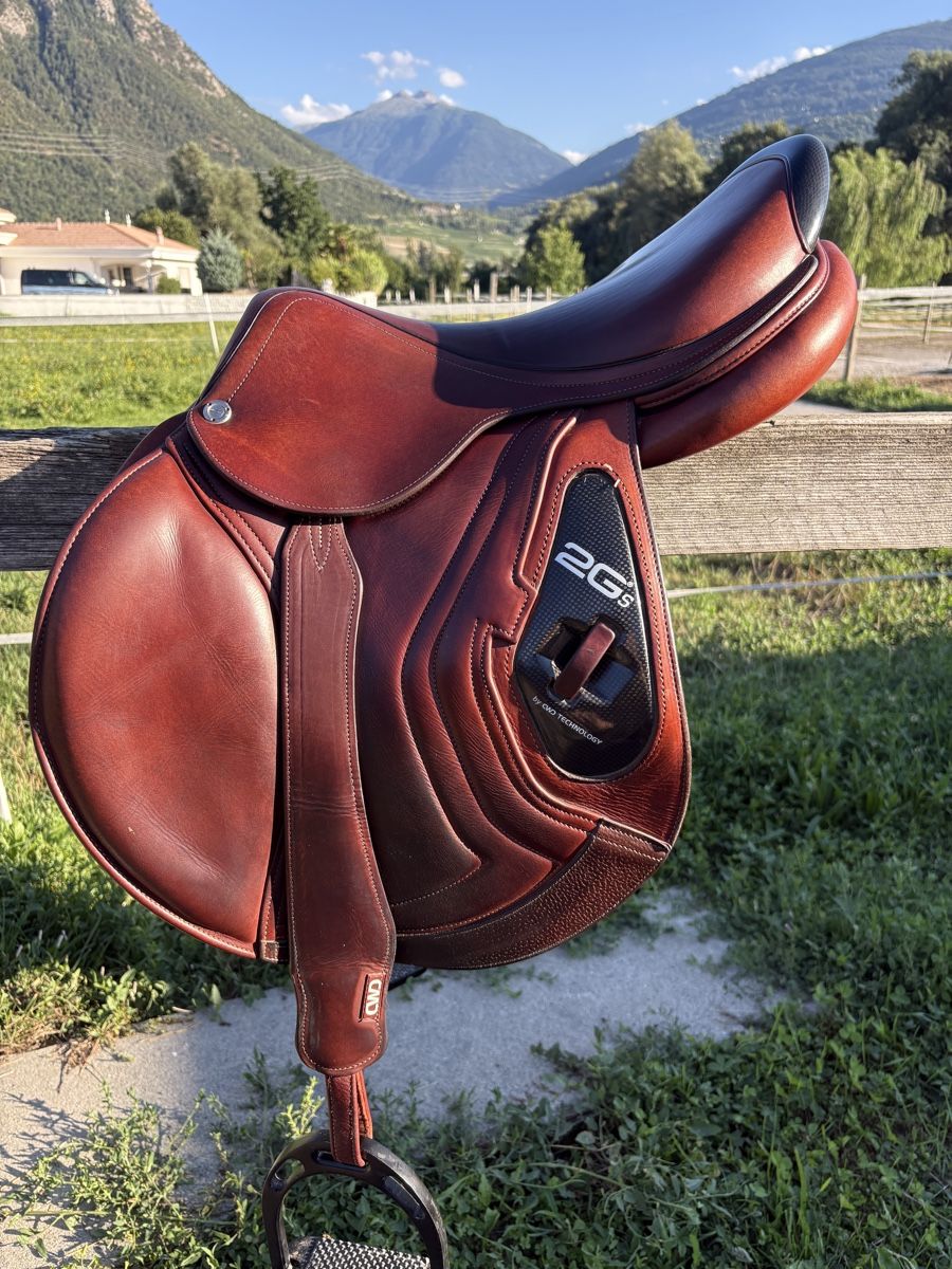 Sattel & Sattelzubehör: Selle de saut CWD 2Gs marron cuir – Gebraucht aus Sion von Metrcy