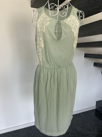 Robe claudie Pierlot vert menthe avec dentelle