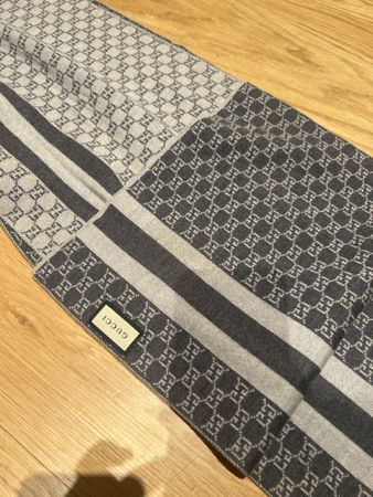 Gucci Wollschal Grau mit GG Muster, neuwertig & warm!