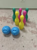 Kinder Bowling Set aus Kunststoff, 6 Kegel+ 2 Kugel