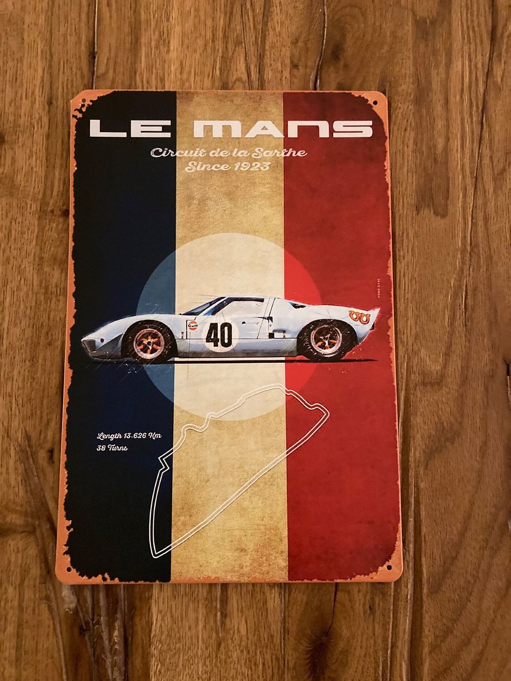 Automobili: Le Mans Retro Schild - neu – Nuovo e nell'imballaggio originale da Bremgarten AG venduto da Eurotiz