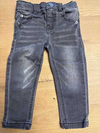 Jeans schwarz Grösse 18M