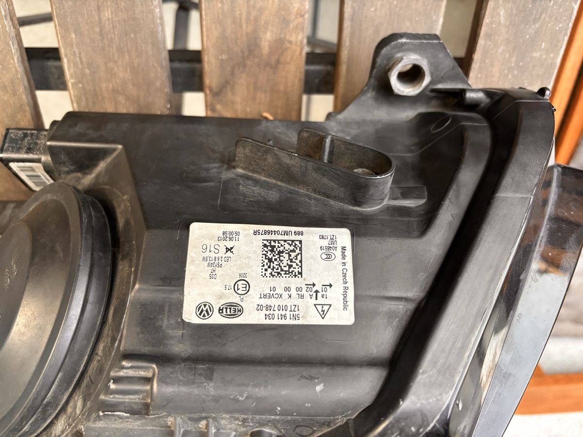 VW Tutti pezzi di ricambio auto: Scheinwerfer VW Tiguan  – Difettoso da Luzern venduto da Ruco82 1