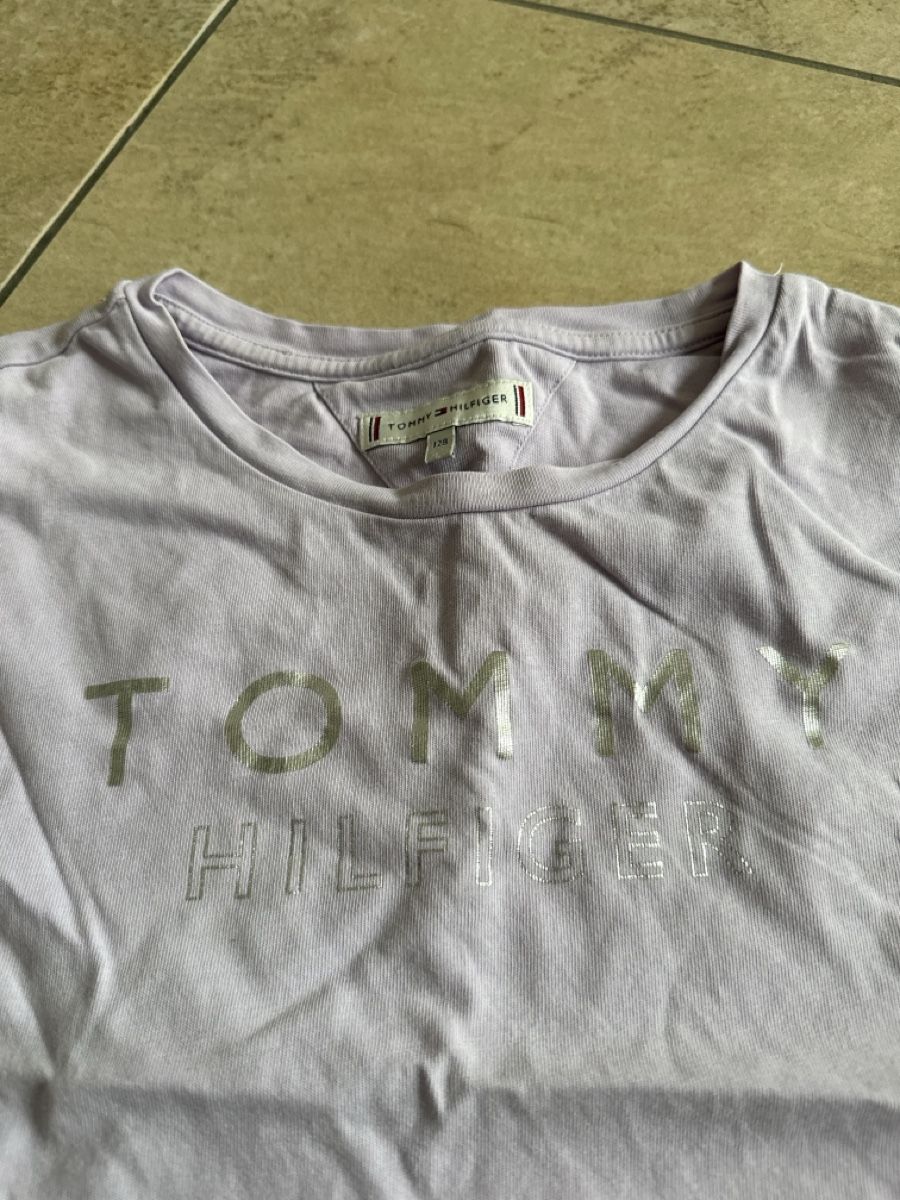Tommy Hilfiger Blouses, T-shirts & Tops: Tommy Hilfiger Shirt Grösse 128 – Neuf (Voir description) à Otelfingen par Tommy112 1