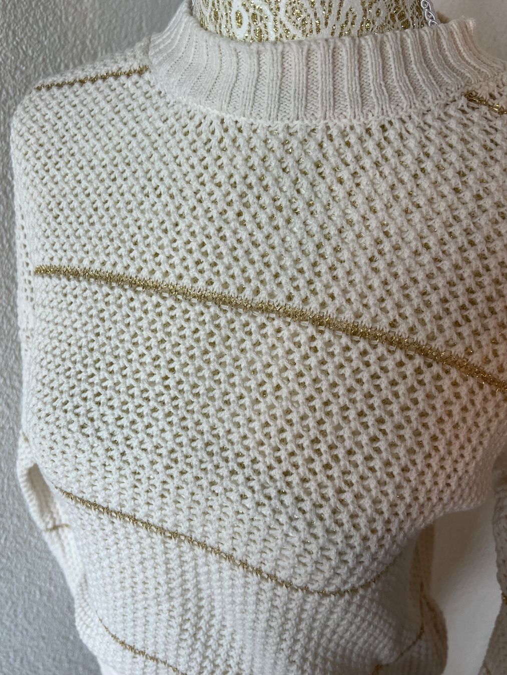 Pullover & Sweatshirts: Cream & gold striped sweater with a turtleneck – Gebraucht aus Otelfingen von houseofstae 2