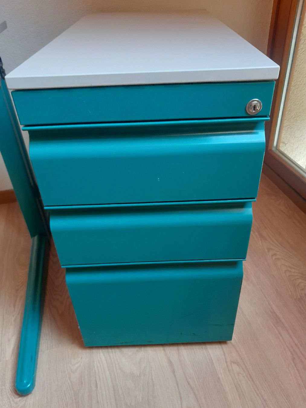 Bureaux: Schreibtisch mit Korpus – D'occasion à Inkwil par seebilick 1