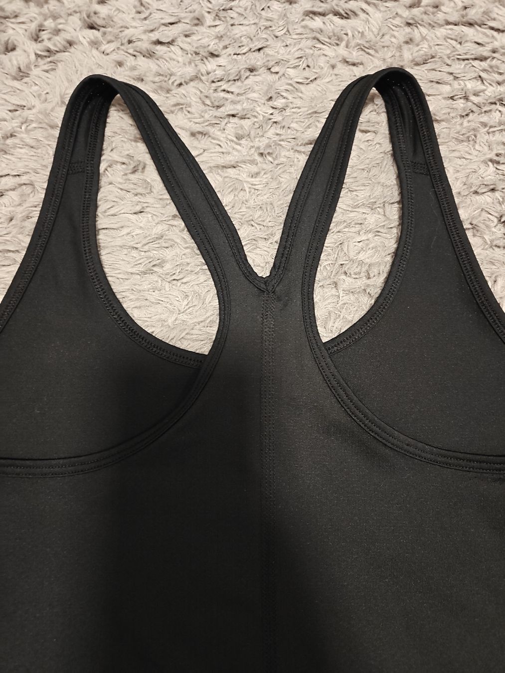 Under Armour Tops: Under Armour Tank Top – D'occasion à Pieterlen par Saemelili 3