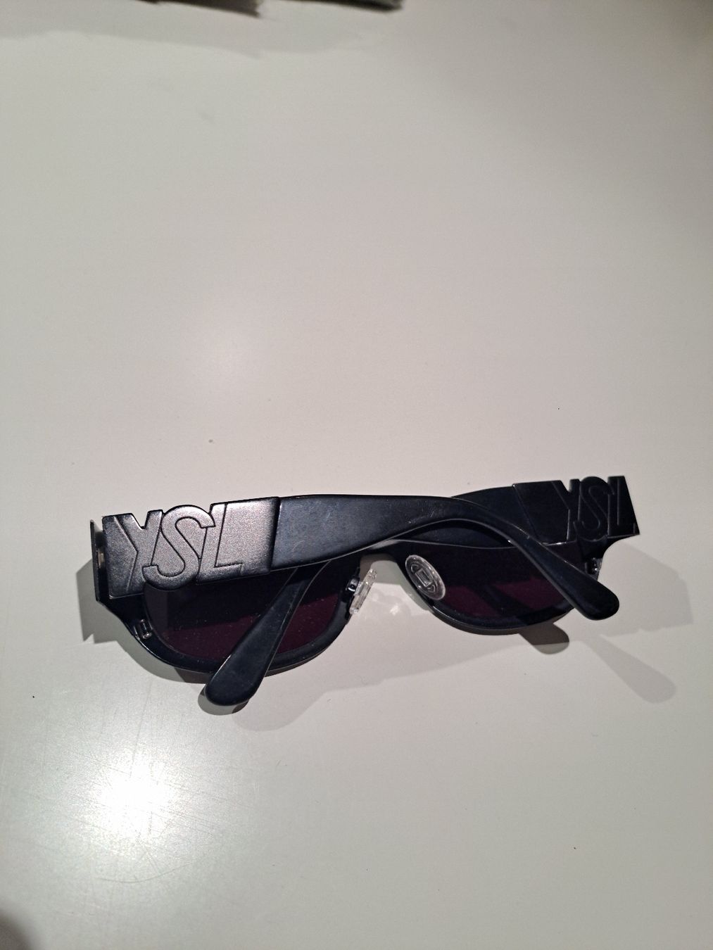 Saint Laurent Occhiali & Lenti: Lunettes de soleil YSL "Vintage" – Usato da Valeyres-sous-Montagny venduto da Romy. 4