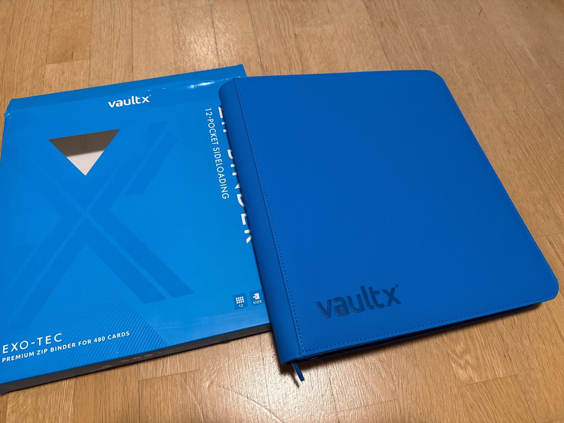 Pokémon Ordner: Vault X Exo-Tec Zip Binder Neon Blue 12-Pocket – Neu und originalverpackt aus Villars-Bramard von dadesc 3