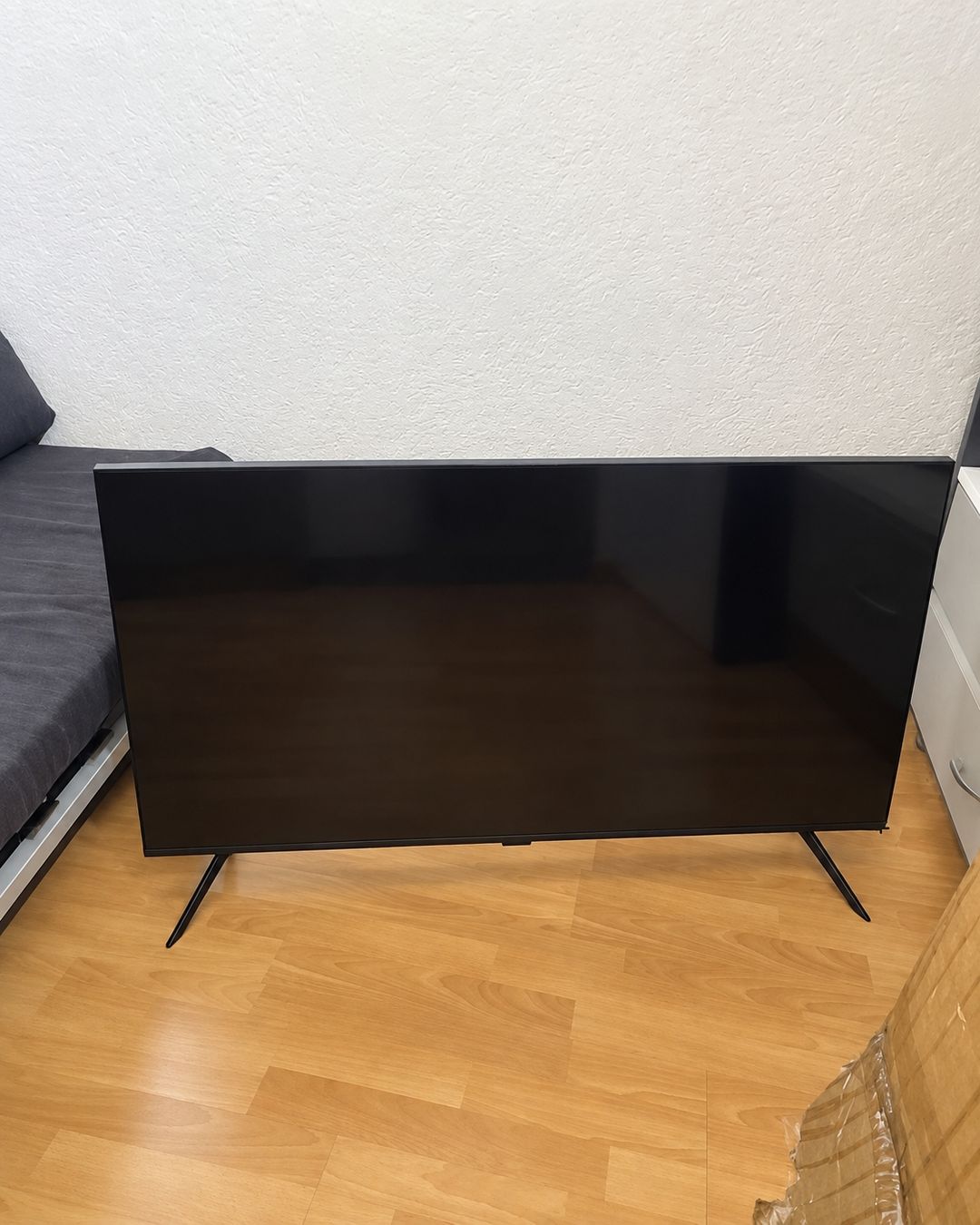 Televisori: Flat screen television damaged display defective – Difettoso da Lausanne venduto da b_r_6z5f 1