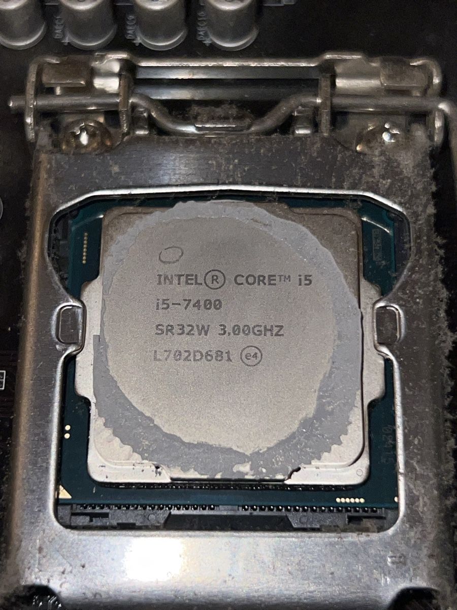 Gigabyte Schede madri: Gigabyte Mainboard Set mit Ram, Cpu, Kühler, I/O Shield – Usato da schellenberg venduto da freefostore 3