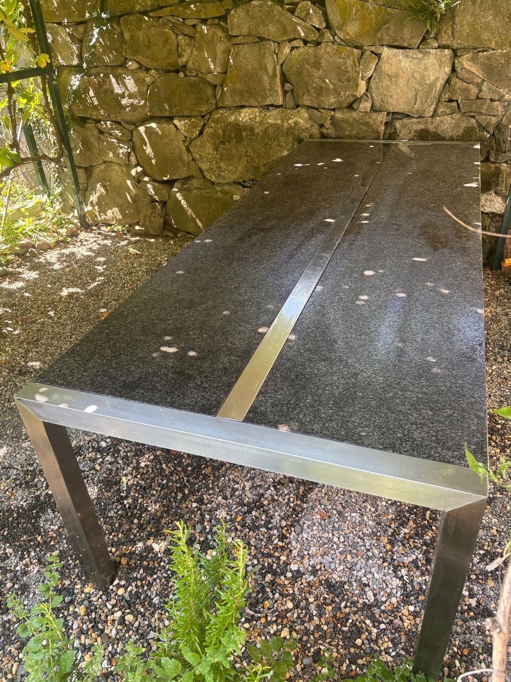 Tables: Grande table de granit pour jardin-terrasse – D'occasion à Chexbres par pbm16