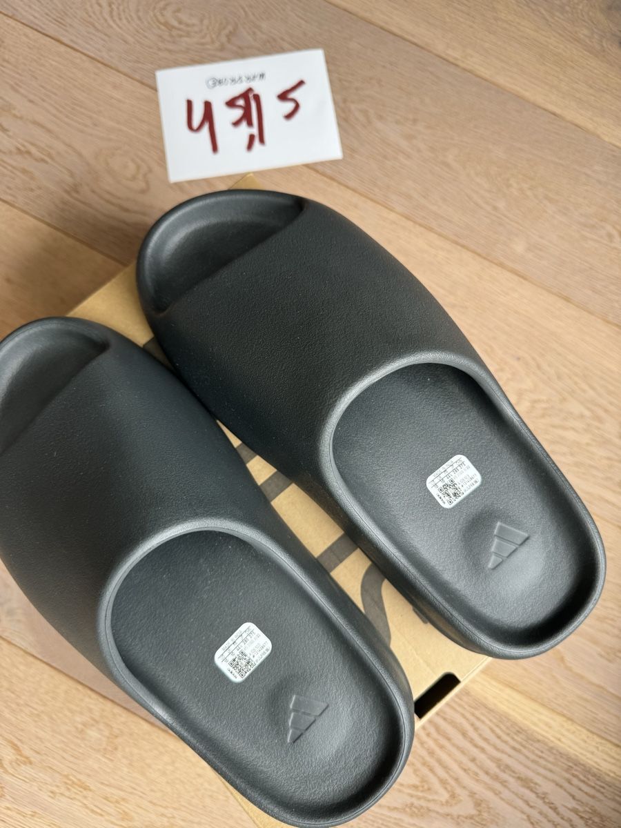 Adidas Scarpe da uomo: Yeezy Slide – Nuovo e nell'imballaggio originale da La Chaux-de-Fonds venduto da slishwardrobe 5