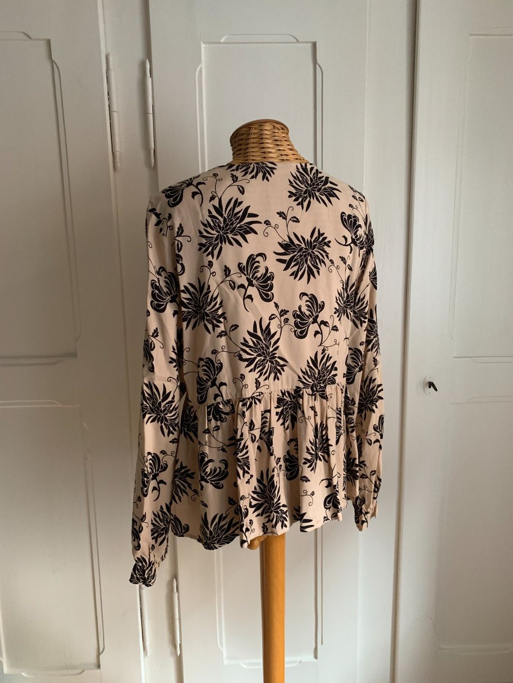 Blusen: SIENNA - Tunikabluse beige-schwarz 36 – Gebraucht aus Zürich von Diazaio 2