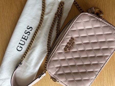 Damen Handtasche Guess gesteppt rosa neuwertig