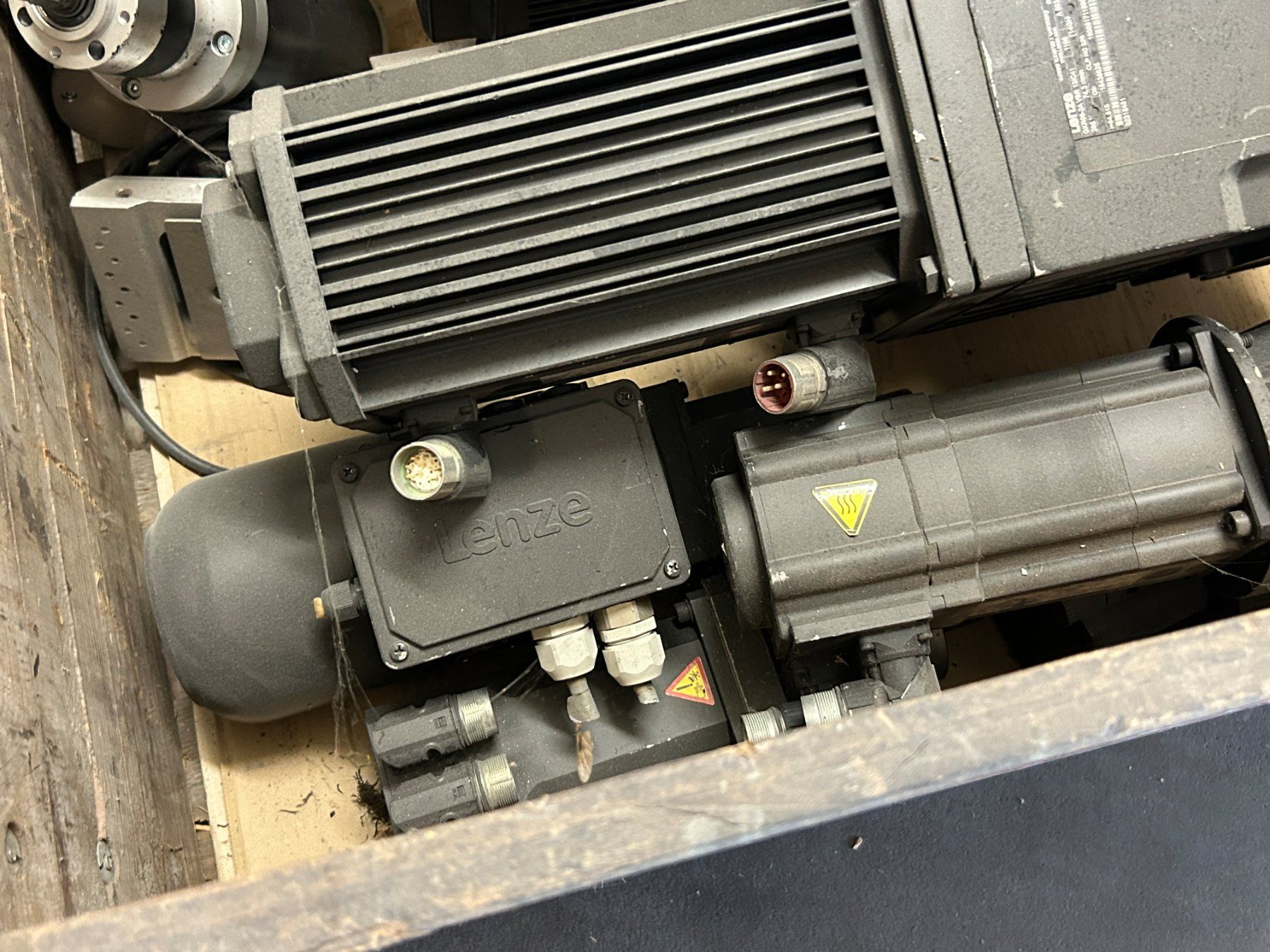 Motoren: Grosser Posten Servo Motore - Elektromotore – Gebraucht aus Zofingen von Maschinenfabrik 5