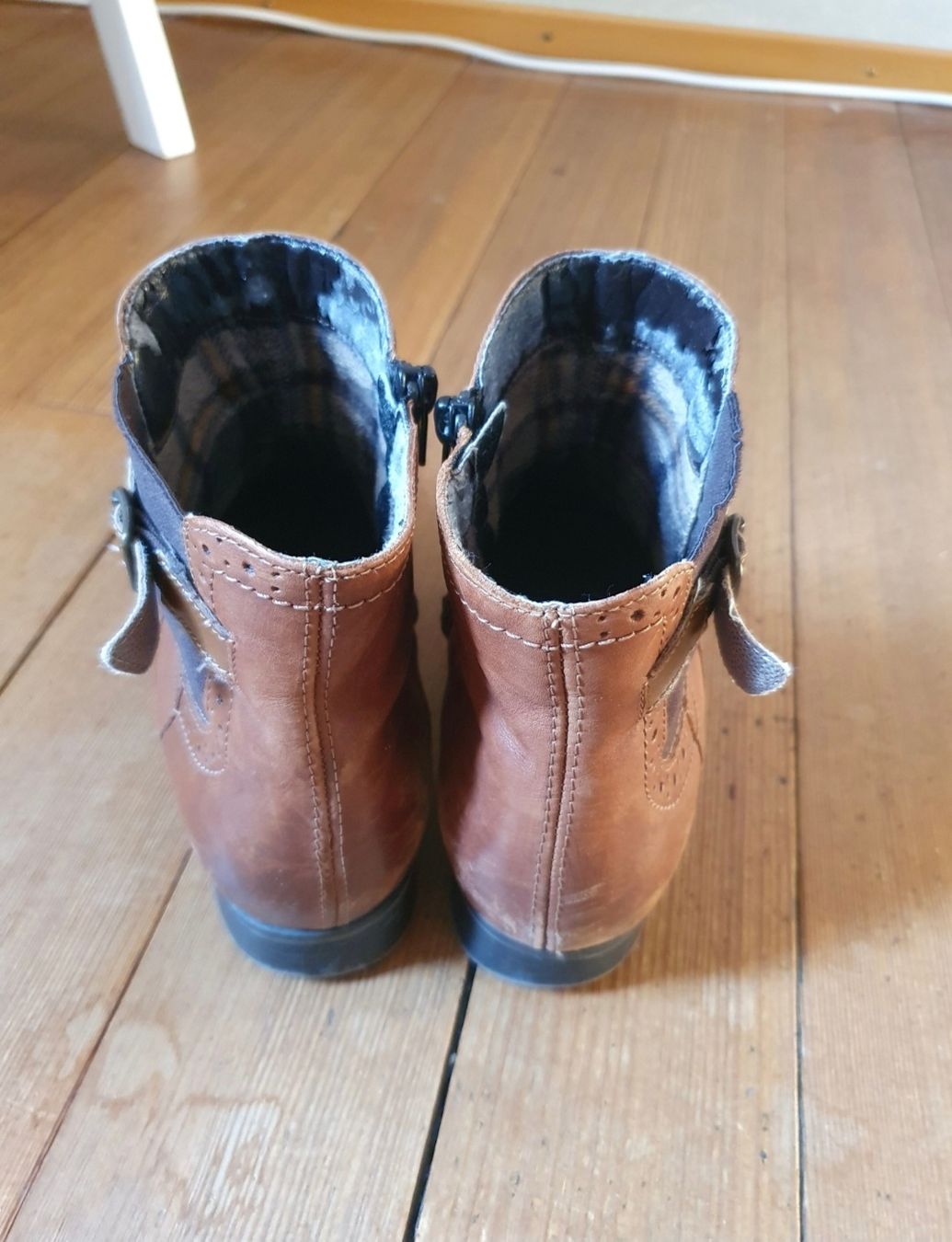Scarpe da donna: Woman Leather Ankle Boots, Size 38 – Usato da Sirnach venduto da eftix 4