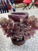 Sculpture vase Florale en Améthyste sur Socle en Bois