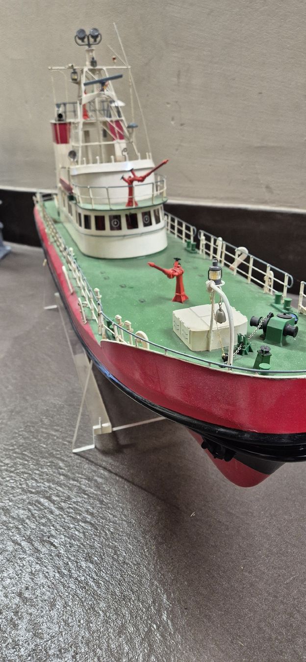 Modellismo RC: Modellboot Ferngesteuertes Feuerlöschschiff "Weser" – Difettoso da Gossau ZH venduto da Flylukas