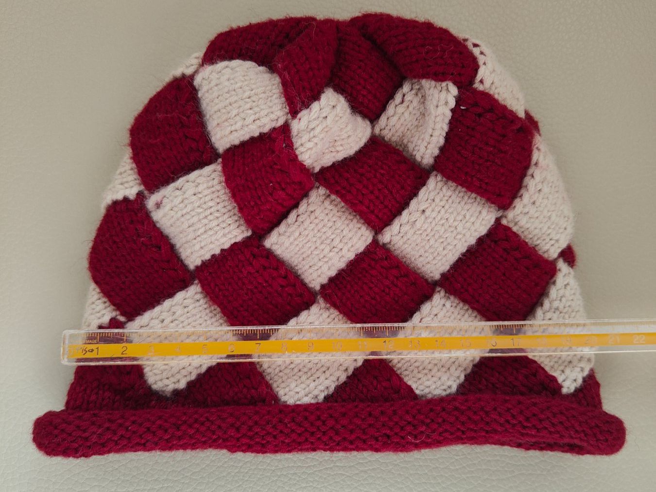 Copricapi, berretti & cappellini: Beanie, Einzelstück, handgestrickt – Nuovo e nell'imballaggio originale da Rümlang venduto da 21f 1