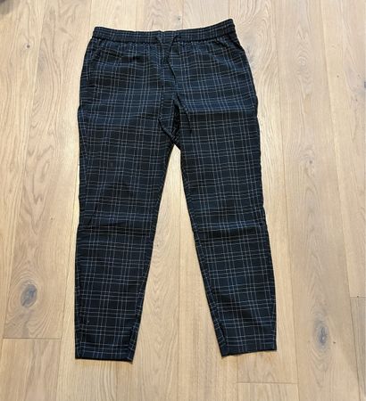 schwarz/weisse Stoffhose, Grösse M