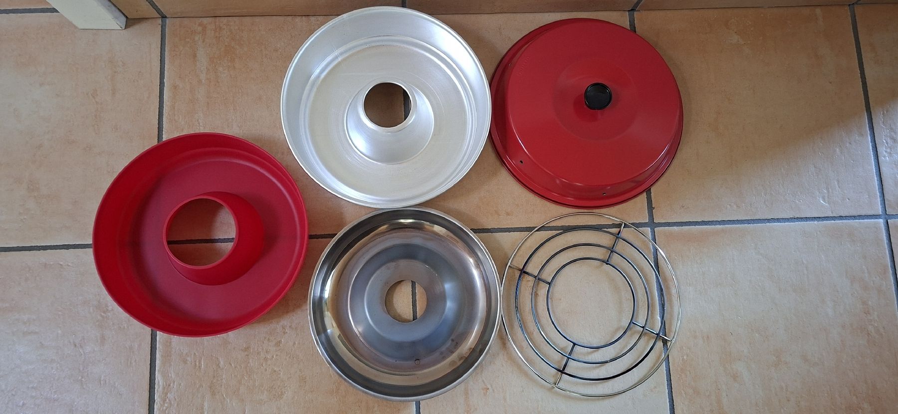 Omnia Moules à gâteaux: OMNIO Camping Backofen – D'occasion à Niederbipp par Flix03