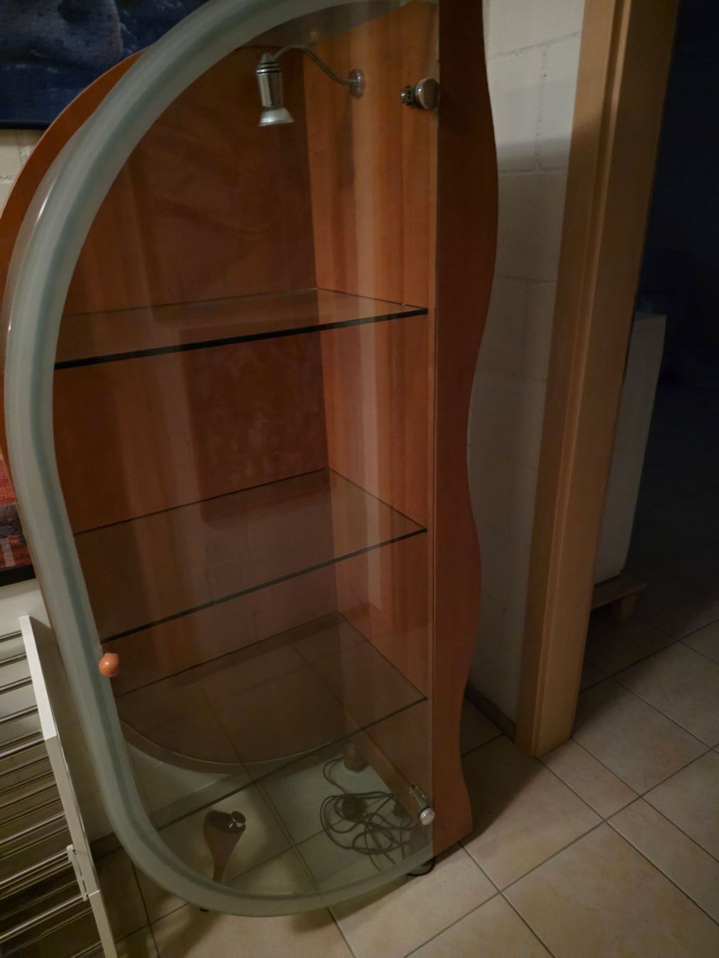 Vitrinen: Vitrine Holz/Glas mit Innenbeleuchtung – Gebraucht aus Lenzburg von Supertoni72