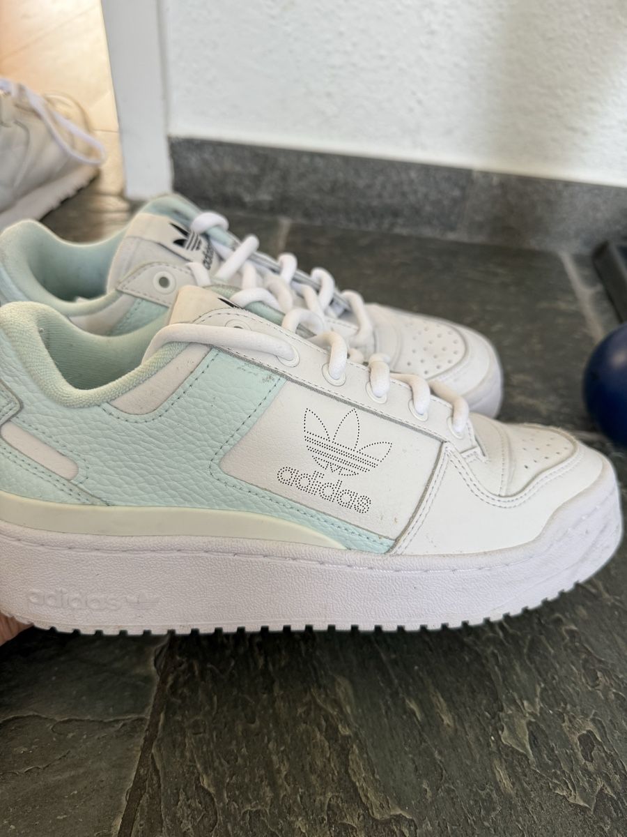 Adidas Scarpe da donna: Adidas Forum Low Sneaker Weiss/Hellblau, Grösse cm 40 – Nuovo (secondo la descrizione) da Dietlikon venduto da CS_T 1