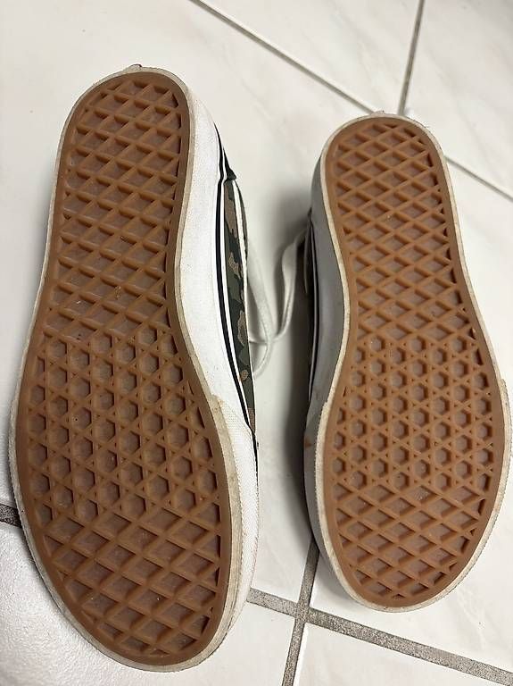 Vans Chaussures garçon: Vans Schuhe Grösse 35 – D'occasion à Uster par riskaj 1