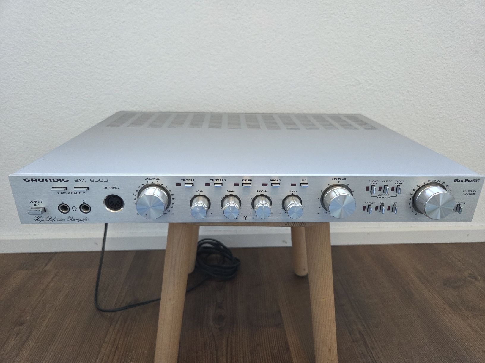 Grundig Amplificatori: Grundig SXV 6000, Class A Vorverstärker – Usato da Rickenbach LU venduto da Orfeo2011 2