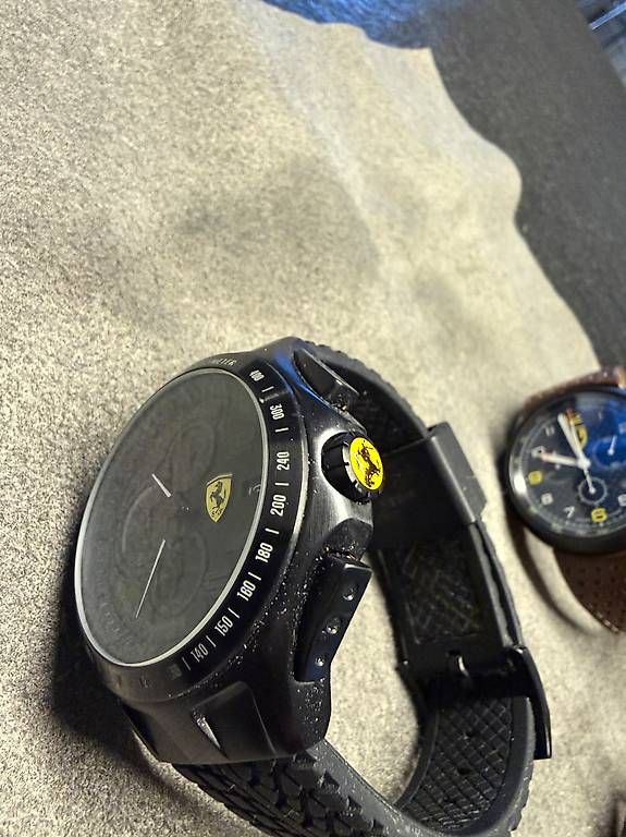 Orologi: 3 Montres Ferrari  – Usato da Ecuvillens venduto da VsterVince 3