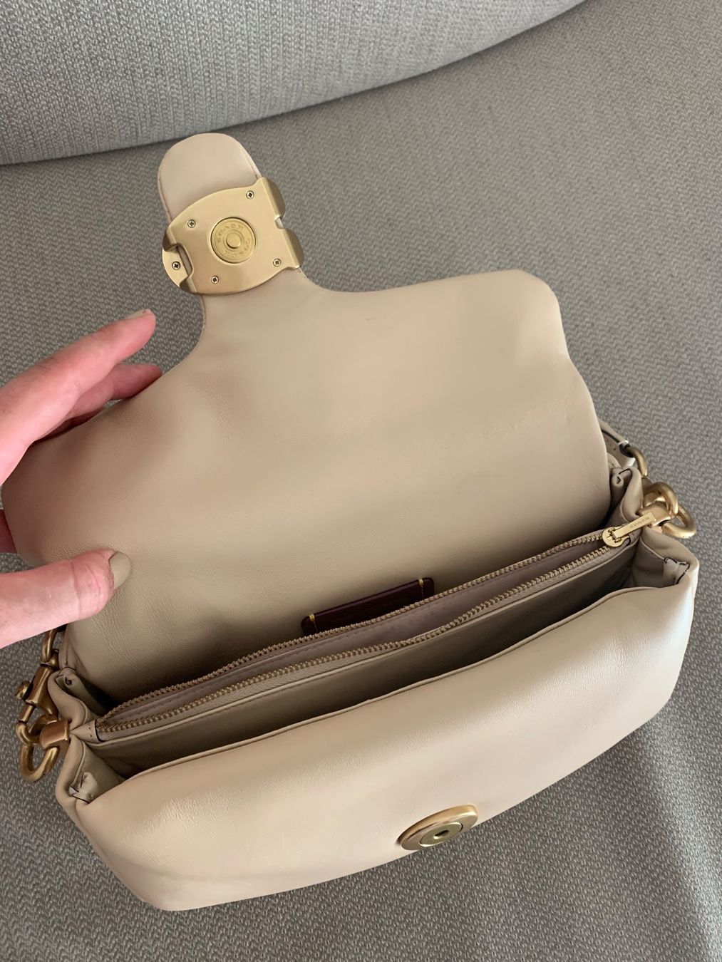 Coach Borse da donna: Coach Handtasche Pillow, beige – Usato da St.Gallen venduto da fromhandtohand 5