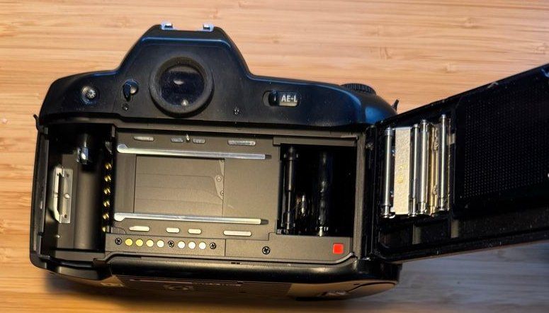 Nikon Appareil photo: Nikon F90X – D'occasion à Zürich par SalernoElia 1