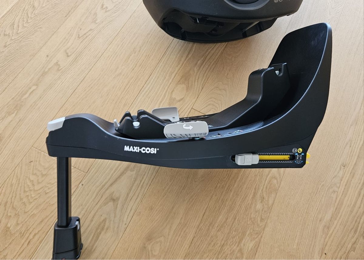 Maxi-Cosi Sièges auto: Maxi-Cosi Babyschale mit Isofix Station  – D'occasion à Lampenberg par SuisseStore 3