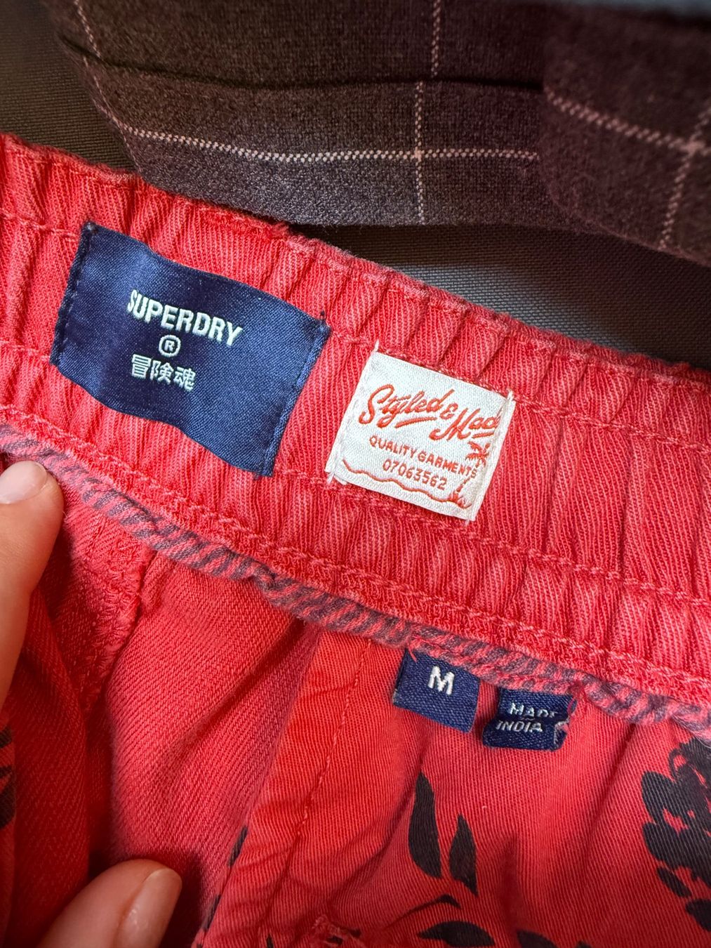 Pantaloni: Superdry Shorts, Grösse M, Rot – Usato da Riehen venduto da edu_92w7 2