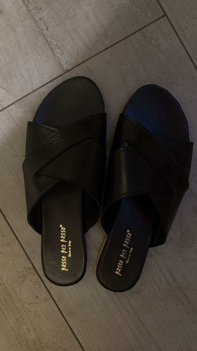 Chaussures femmes: Sommerschuhe schwarz – Neuf (Voir description) à oberwangen b.bern par sar_5v6q