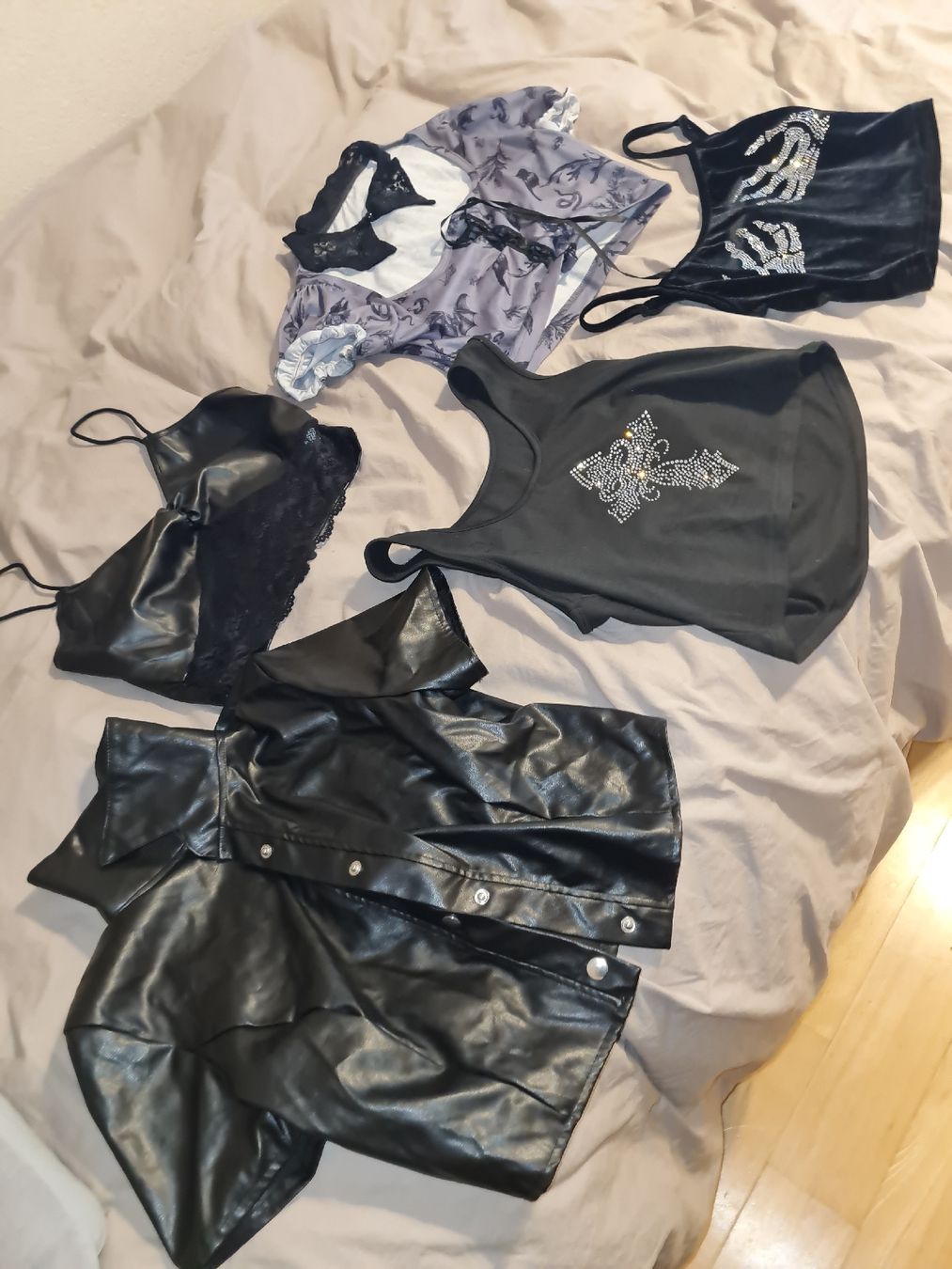 Kleiderpakete & -sets: 13 – Gebraucht aus Fällanden von VelvetRaven94
